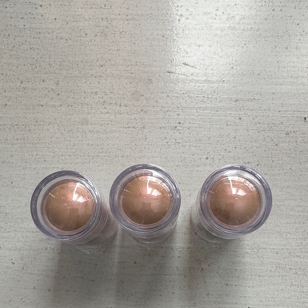 Milk Makeup Highlighter holographic new no box - Picture 2 of 3